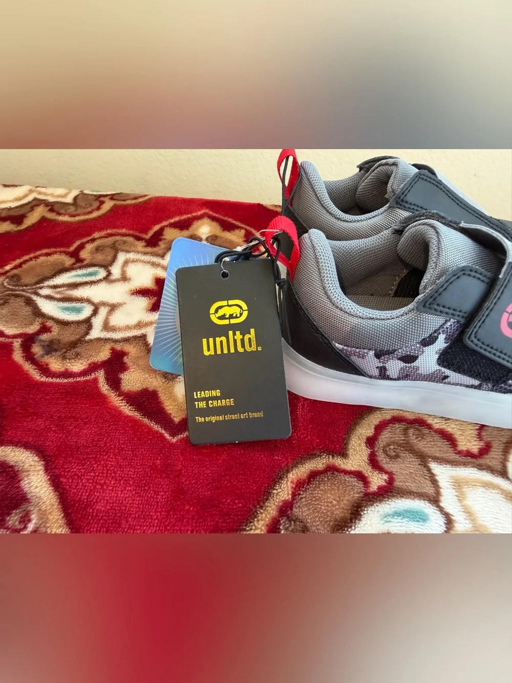 Ecko Unltd Kids Size 8 Light Up Sneakers Gray Camo Hook Loop New Tags